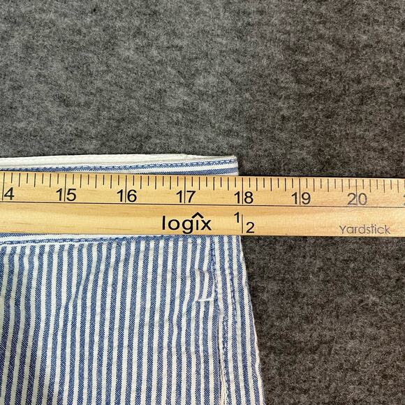 Chaps Pinstripe Shorts Men’s Size 34 White and Blue Preppy Casual - Picture 5 of 8